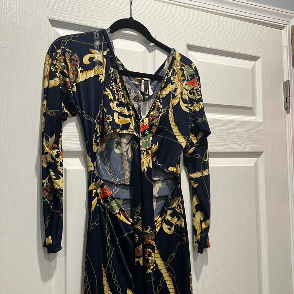 Cute jumpsuit for a night out, get for a concert or a night clubbing